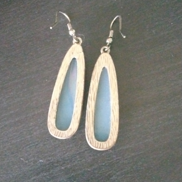 🎉 Bundle 3 for $15 🎉 Gorgeous Light Blue Faceted cut Tear Drop Earrings - Picture 2 of 4